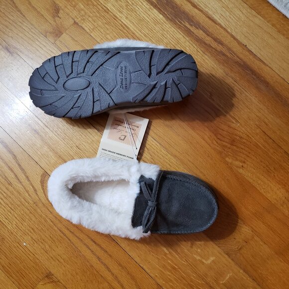 Moccasin Slippers with Memory Foam - Picture 3 of 4